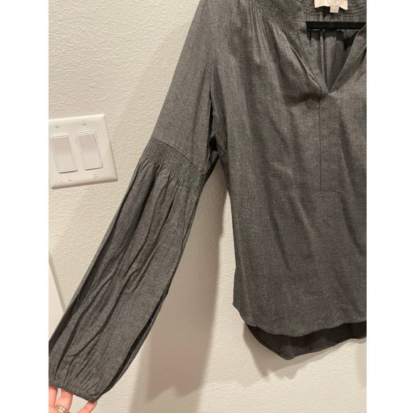 LOFT Gray Long Sleeve V-Neck Shirt - Picture 3 of 4